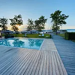 Bl Lakeside *