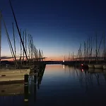 Bl Lakeside
