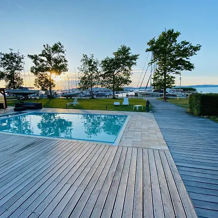 Bl Lakeside *