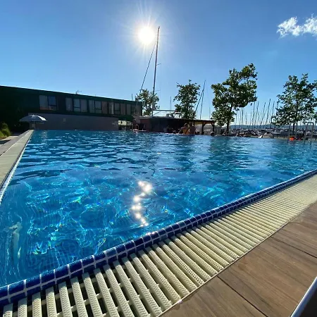 Bl Lakeside בלטונללה