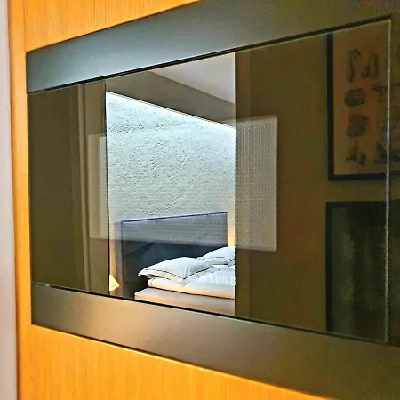 Bl Lakeside Apartment