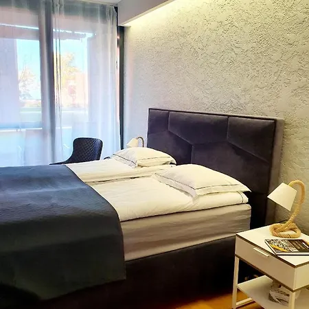 Bl Lakeside Apartment *
