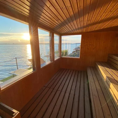 Bl Lakeside Apartment *