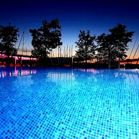 Apartment Bl Lakeside