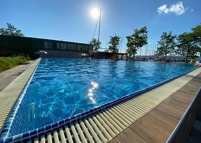Bl Lakeside בלטונללה