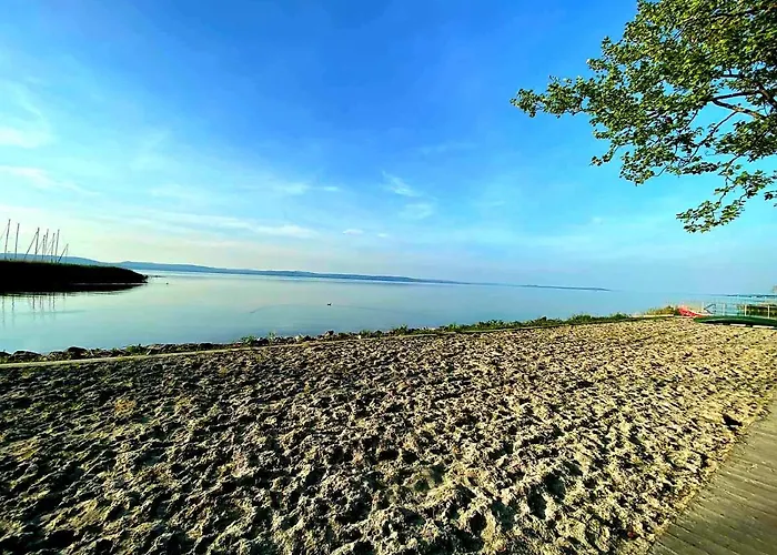 Bl Lakeside * בלטונללה